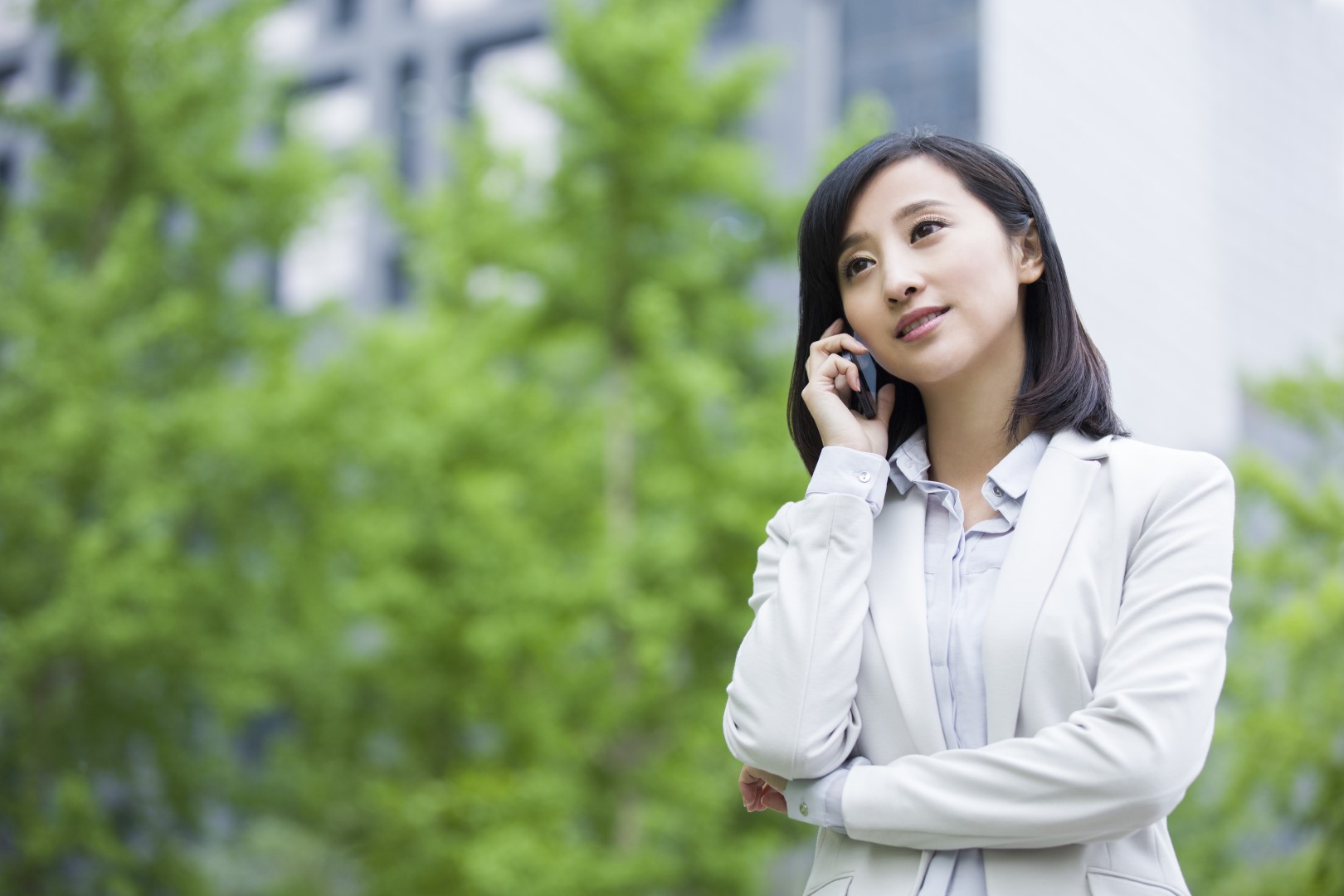 Young Chinese businesswoman on the phone